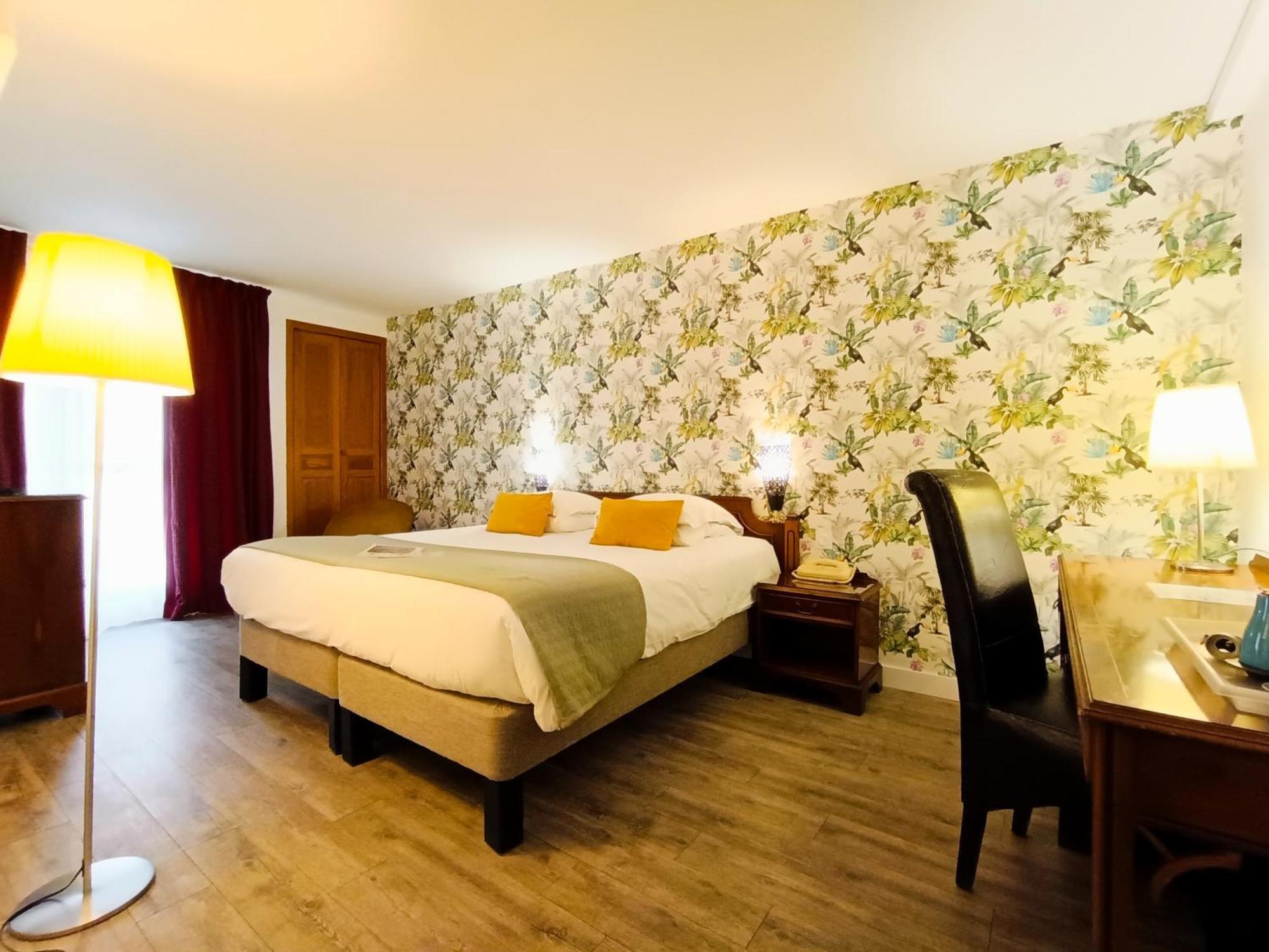 Hotel Des Tuileries นีมส์ ภายนอก รูปภาพ