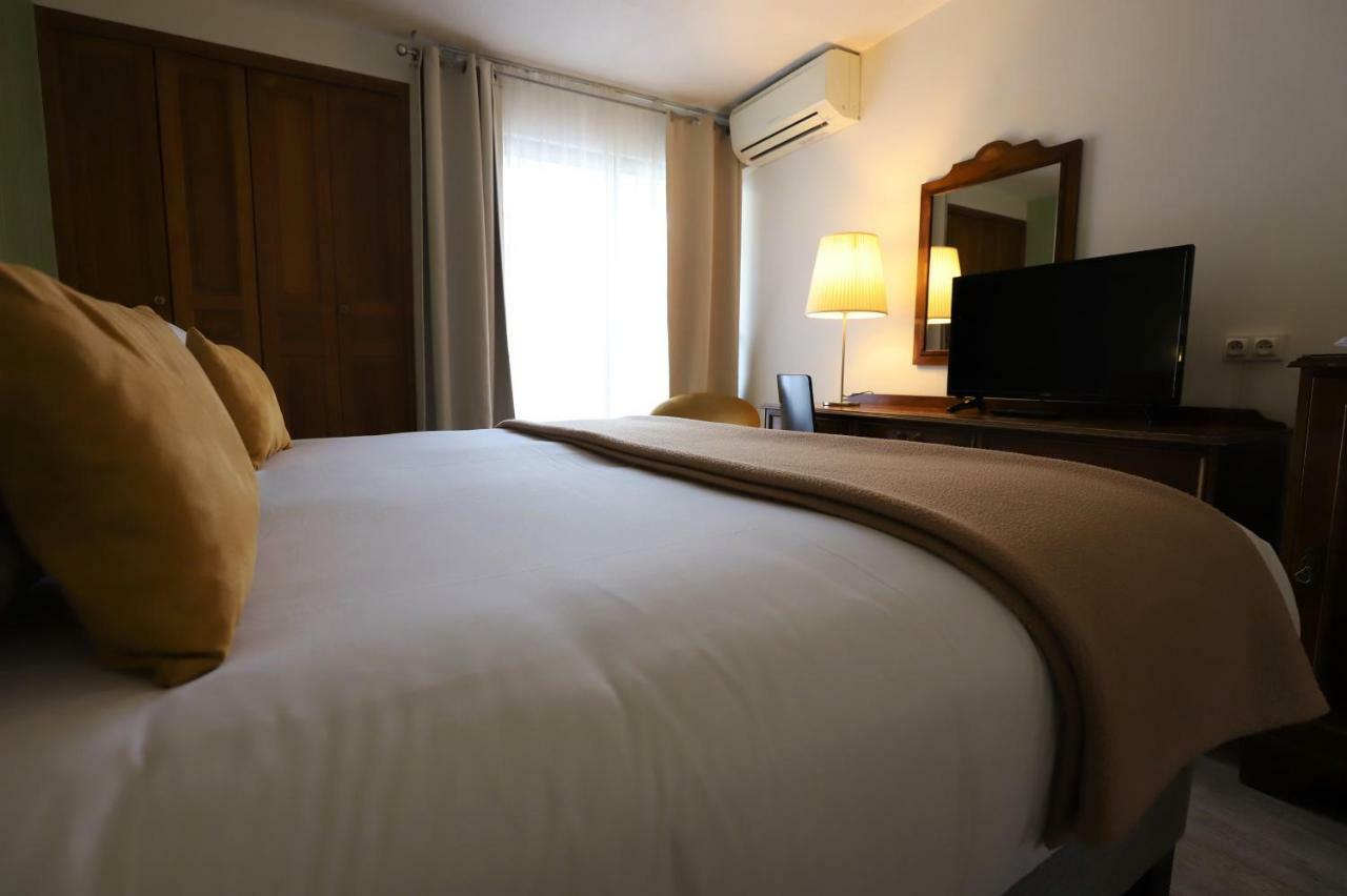Hotel Des Tuileries นีมส์ ภายนอก รูปภาพ