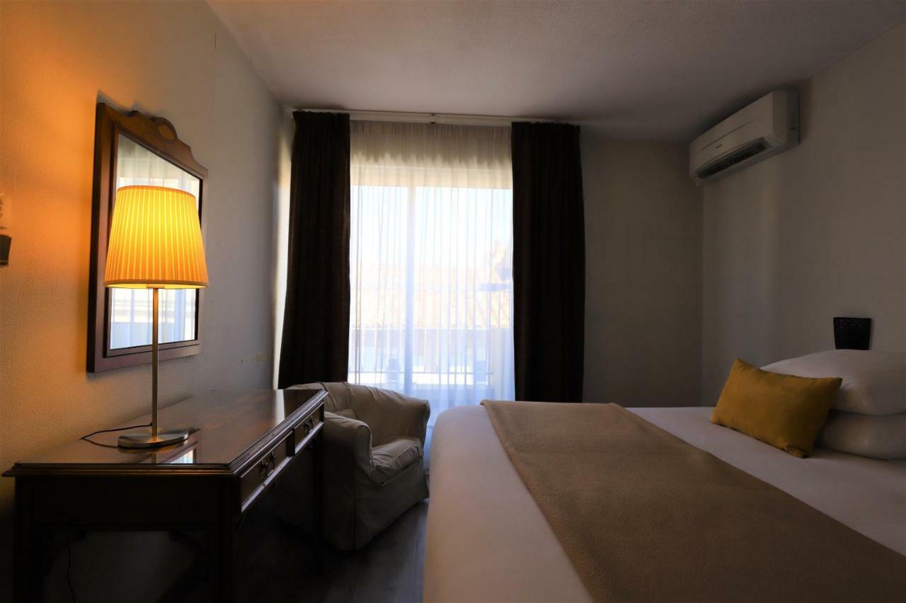 Hotel Des Tuileries นีมส์ ภายนอก รูปภาพ